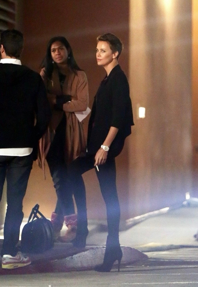 2013年，刚拍完《疯狂的麦克斯:狂暴之路》的塞隆 