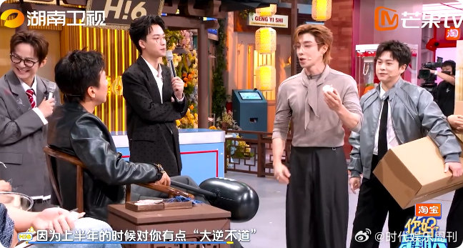 高瀚宇[超话]高瀚宇给邓超送蒜鸟谁能想到高瀚宇这么会玩梗啊！抽中蒜还能联想到 “