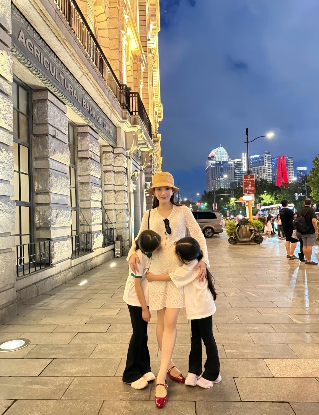方媛晒孕期美照郭富城的老婆晒日常，母女三人好温馨啊8月18日，方媛晒日常，并配文