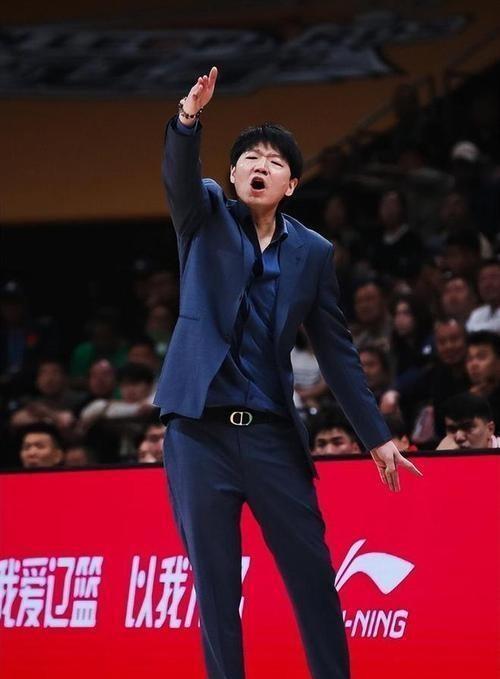 山东男篮客场挑战广厦，誓要复仇！上一轮主场大胜广东，邱彪带队找回防守魂，进攻端也