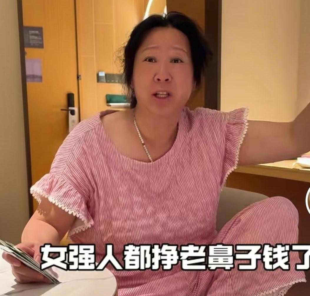 东北妈妈一句话点醒：幸福不是嫁豪门，是自己做豪门
 
东北妈妈的嘴，是真的能把人