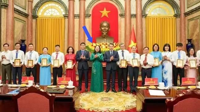 煞羡旁人！昨天（4月27日）下午，越南国家副主席武氏映春在主席府与优秀工会主席代