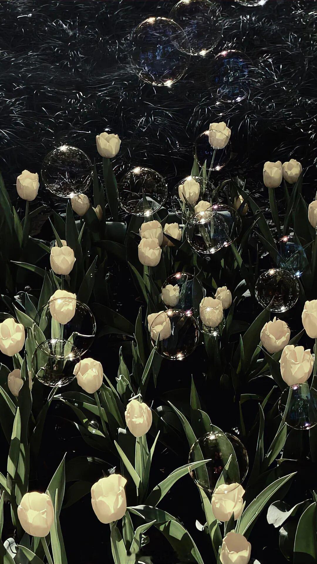 有些人的爱意，眼睛里就可以看出来。一切浮于表面的喜欢，一眼就会输给刻骨的爱意。—