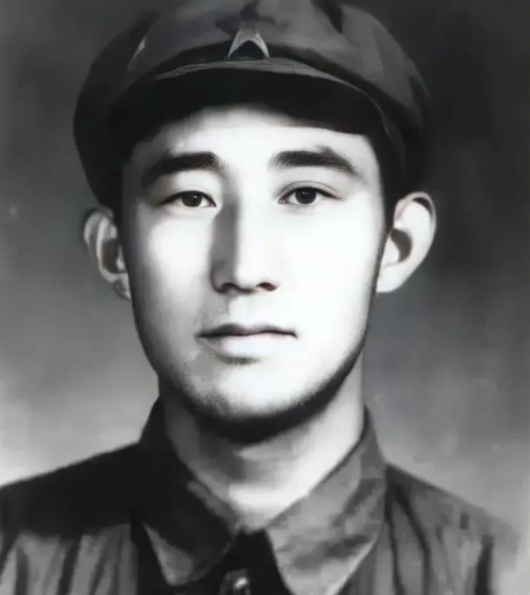 1949年，潜伏在敌人内部的地下党员吴荣森，已经引起了特务的怀疑，他察觉到危险后