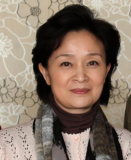 67岁的刘莉莉如今住在日本东京港区的顶级豪宅里，卡里的余额多到根本花不完，可她现