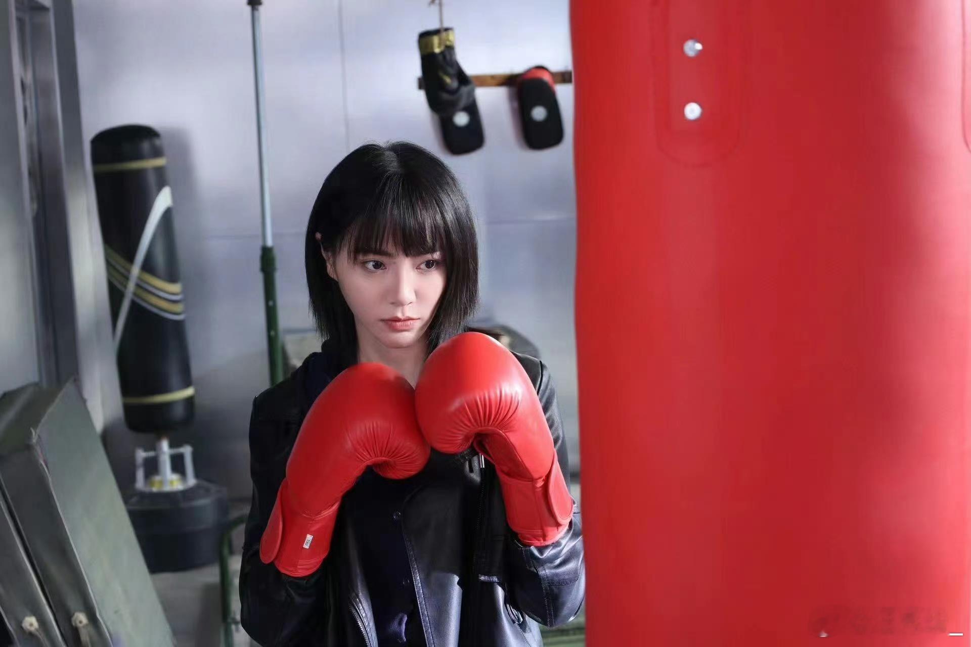#谢可寅又美又飒#谢可寅真的是又美又飒啊！她的美不仅仅在于外表，更在于她那种独特