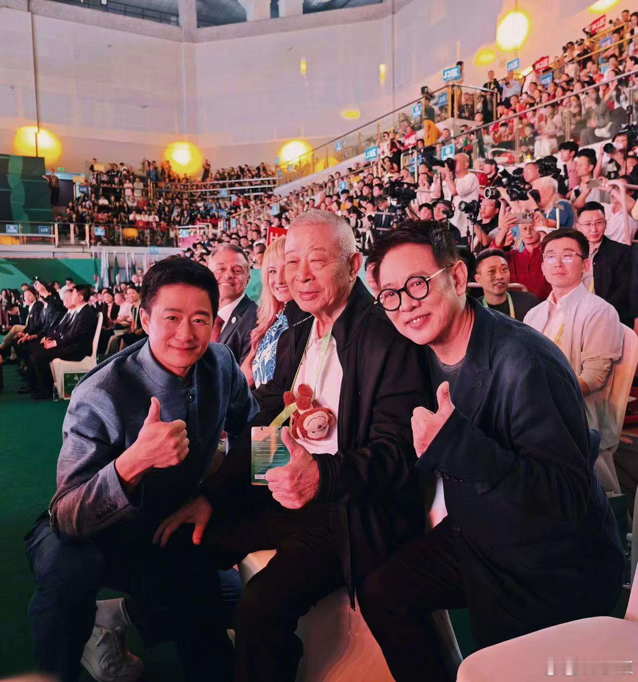 吴京与前辈李连杰的“江湖接力”，正是武侠精神最动人的传承。作为新一代国际武联形象