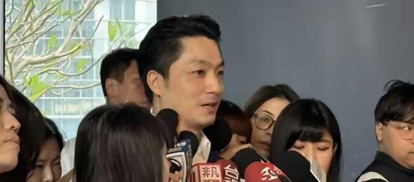 我们都看错蒋万安了！台媒爆料，蒋万安当众放话，台北市政府正在和大陆沟通，因为一些