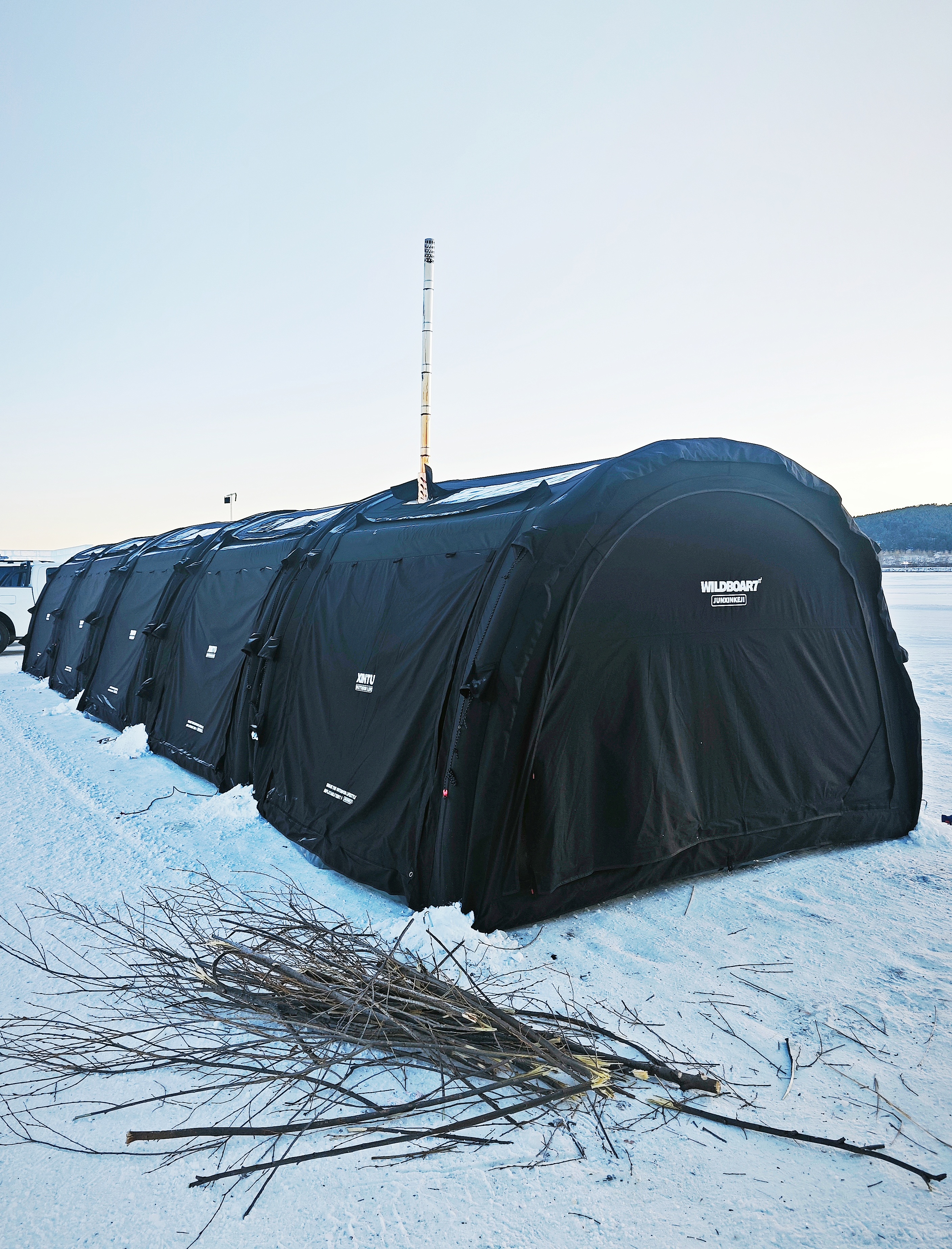 感谢俺们家总裁送的帐篷开始推1.6km冰雪拉力赛道 