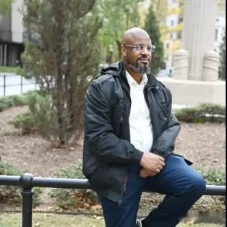 纽约一哥们儿过马路被市政垃圾车蹭倒，竟然告赢了市政府，获赔5070万美金！天价啊