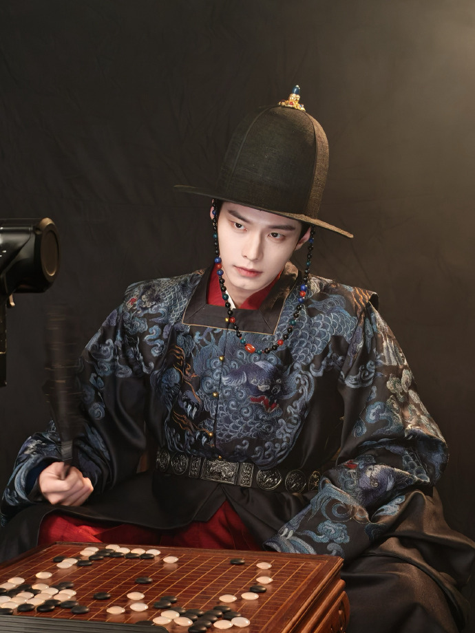 何与毕雯珺新剧同天开机何与毕雯珺对打 何与毕雯珺对打，何与毕雯珺新剧同天开机，咱