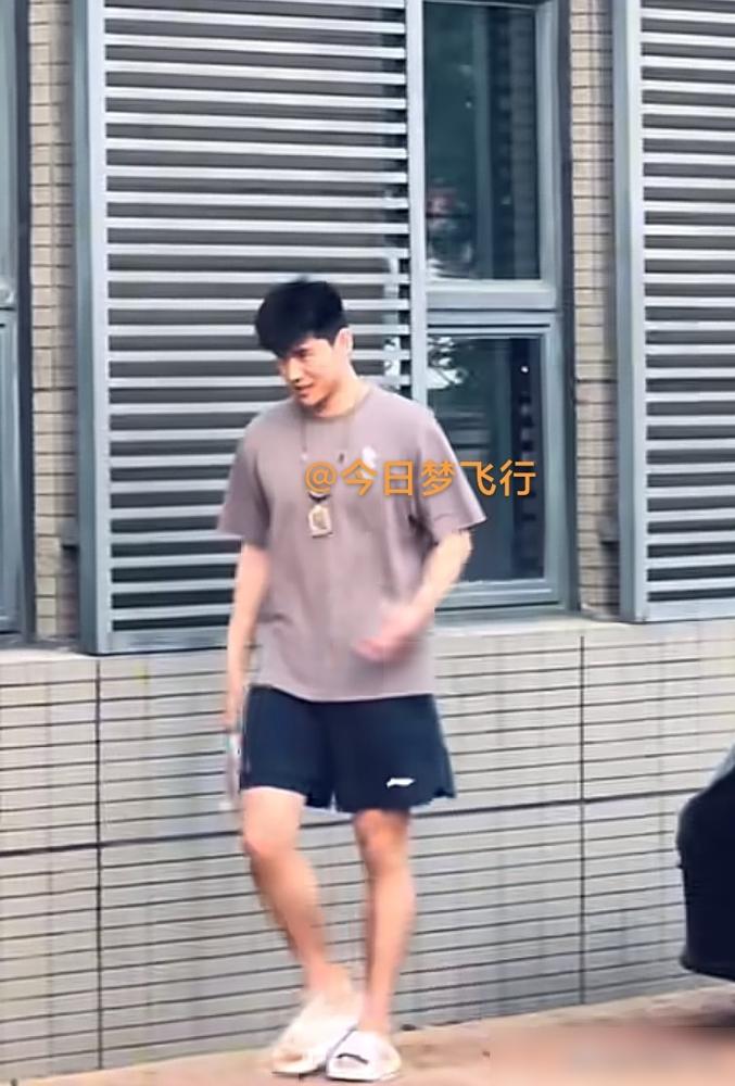 砸了上亿，就买来这？
广东惨遭辽宁18分大逆转，赛后训练馆里，奎因和萨林杰的身