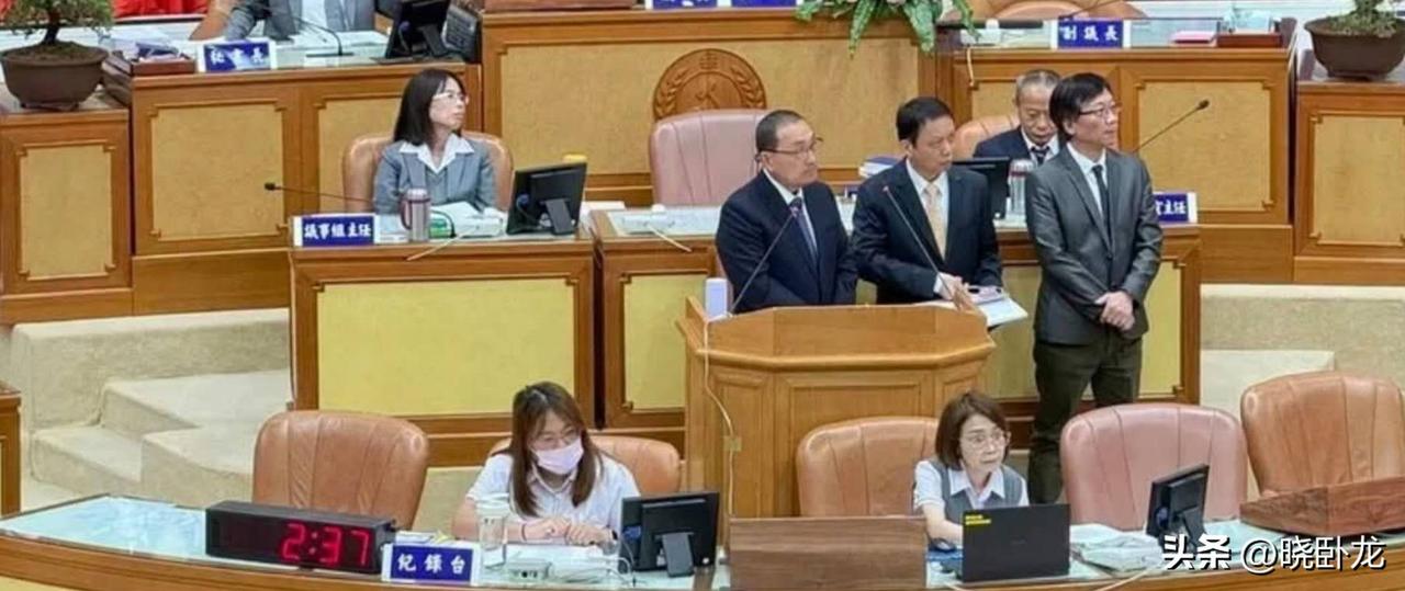 真的不演了吗？侯友宜和民进党议会党团总召互夸，侯友宜更是撂下一句“未来随缘”引人