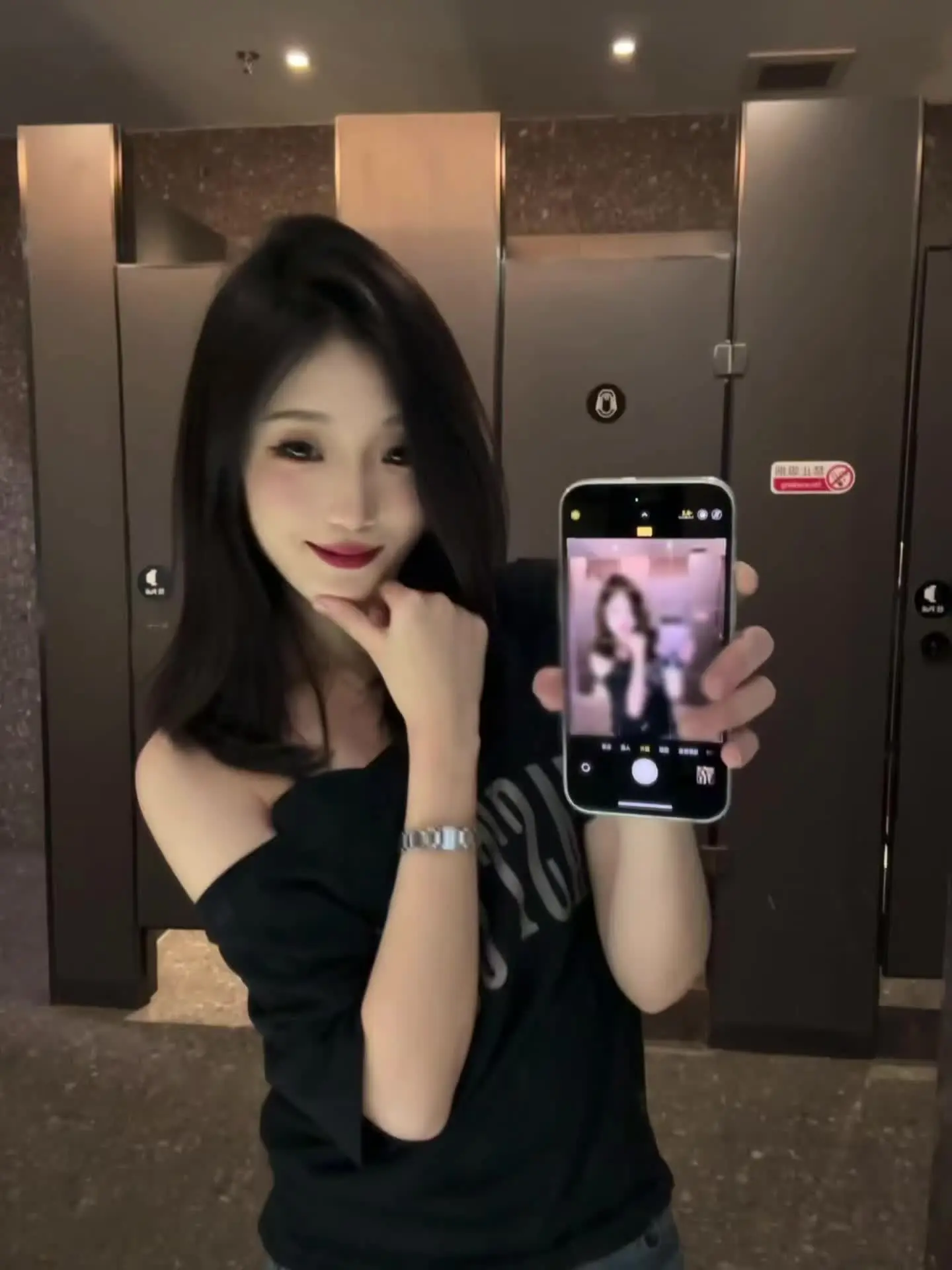 我不丑 但是如果你看到上班时的我 那我也不知道怎么跟你解释了