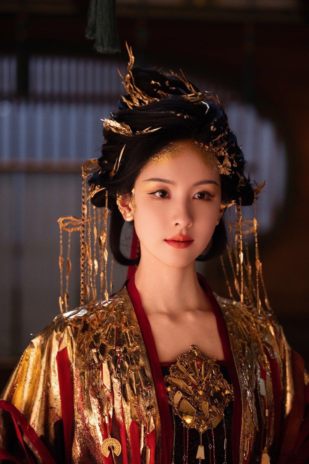 #贵女#风轻云淡，优雅如画，小淑女清新的仪态如一朵盛开的花朵，在岁月的长河中，静