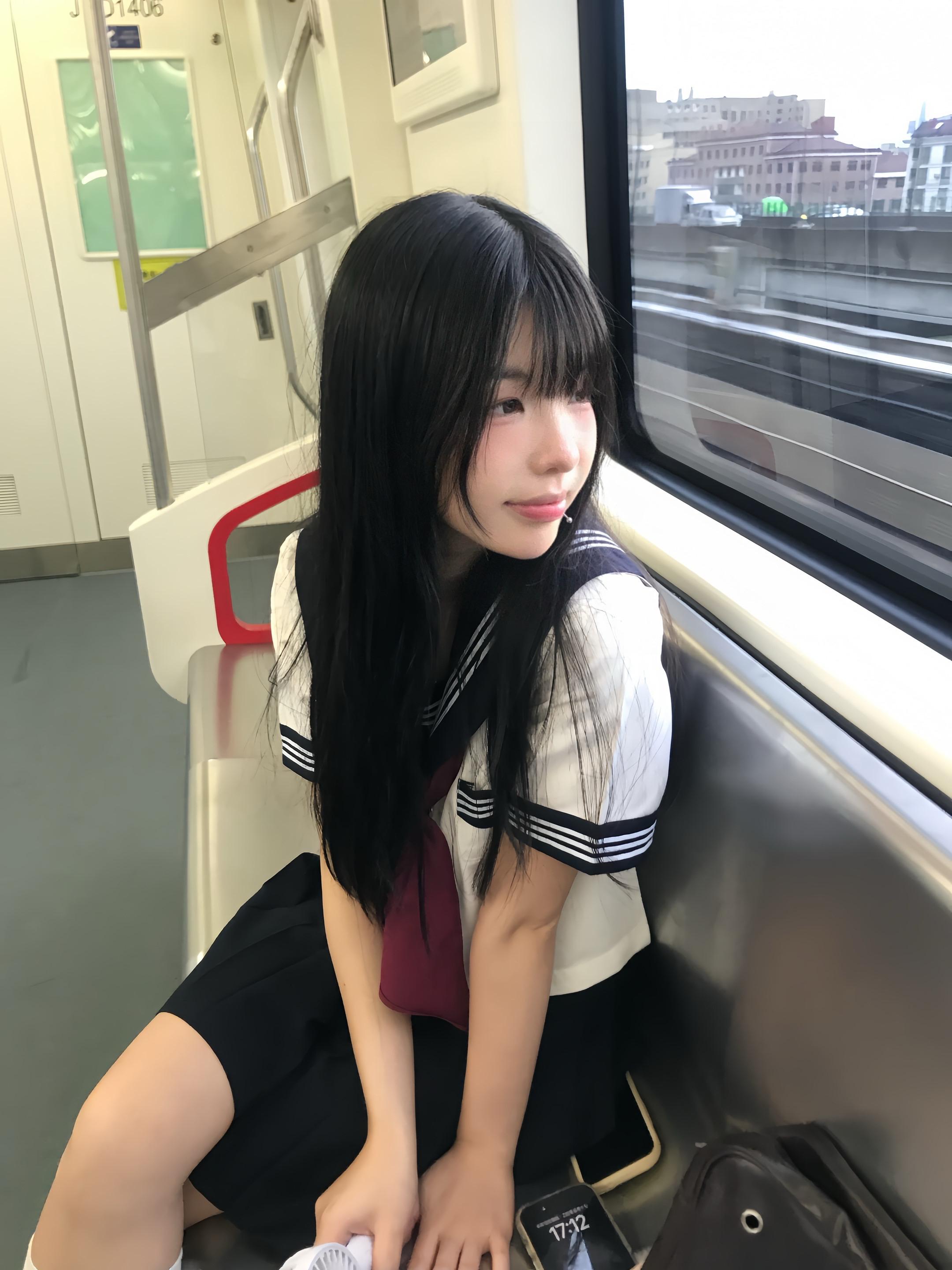 她太可爱了 我得想办法和她约会