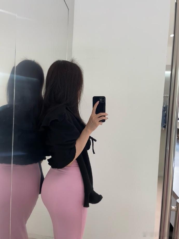 💇♀️还算满意 搭配这个衣服成功get小妈风 