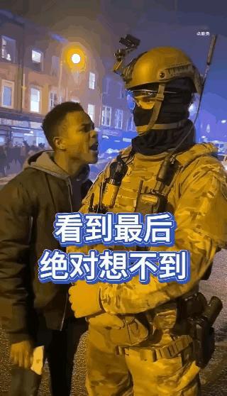 这个全副武装的老外做事还是很有分寸的，忍耐性也是非常不错的，脾气还是非常沉稳的，