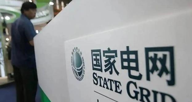 截至2024年末，国家电网与南方电网合计负债近4万亿元，看似规模庞大，却并非经营