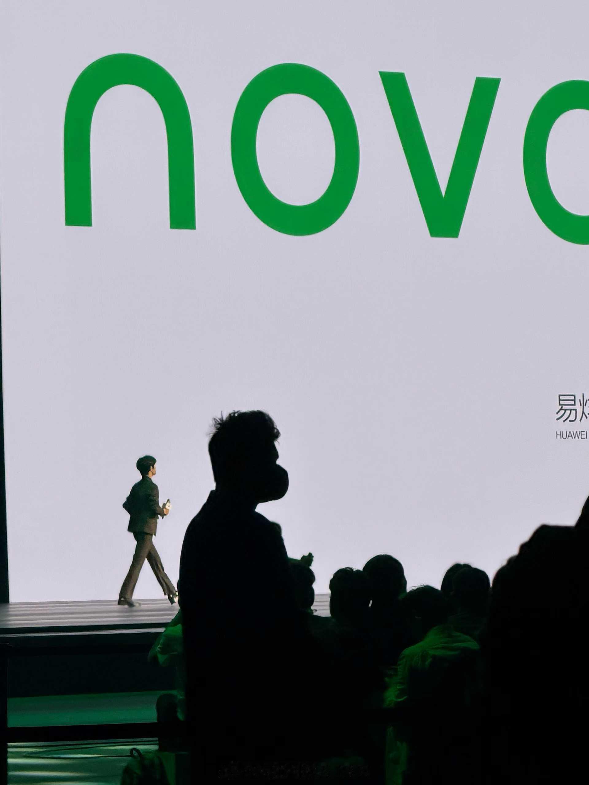 nova15搭载麒麟9系旗舰芯片 nova 15系列性能全面回归。nova 15