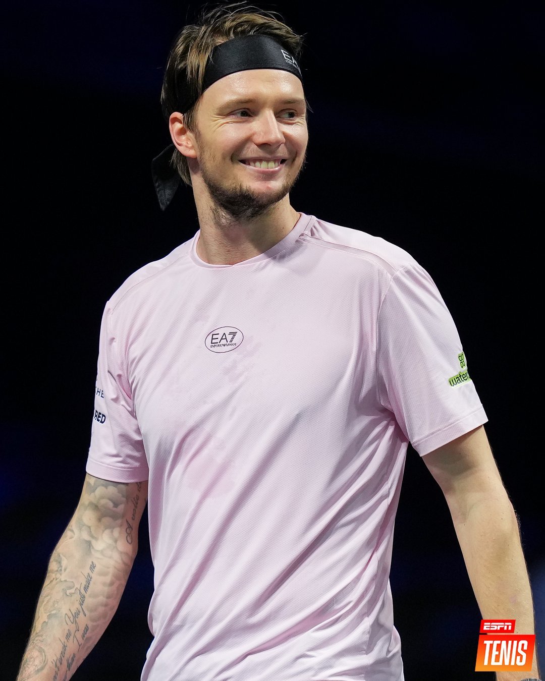 布勃利克7-6、6-2打败弗里茨，闯入巴黎大师赛八强，将战德米纳尔。上半区：瓦舍