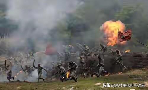 红27军被围在磨子潭峡谷，将全军覆没，徐海东带领战士冲了上去
1932年11月，