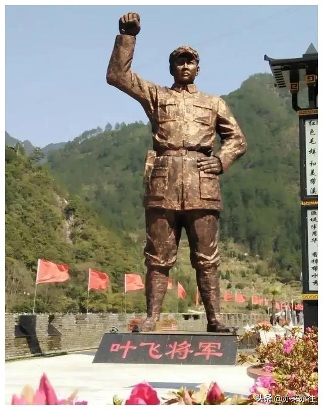 她是开国上将叶飞的女儿，血脉里流淌着将门风骨，本该承袭父辈的忠诚与担当。然而，1