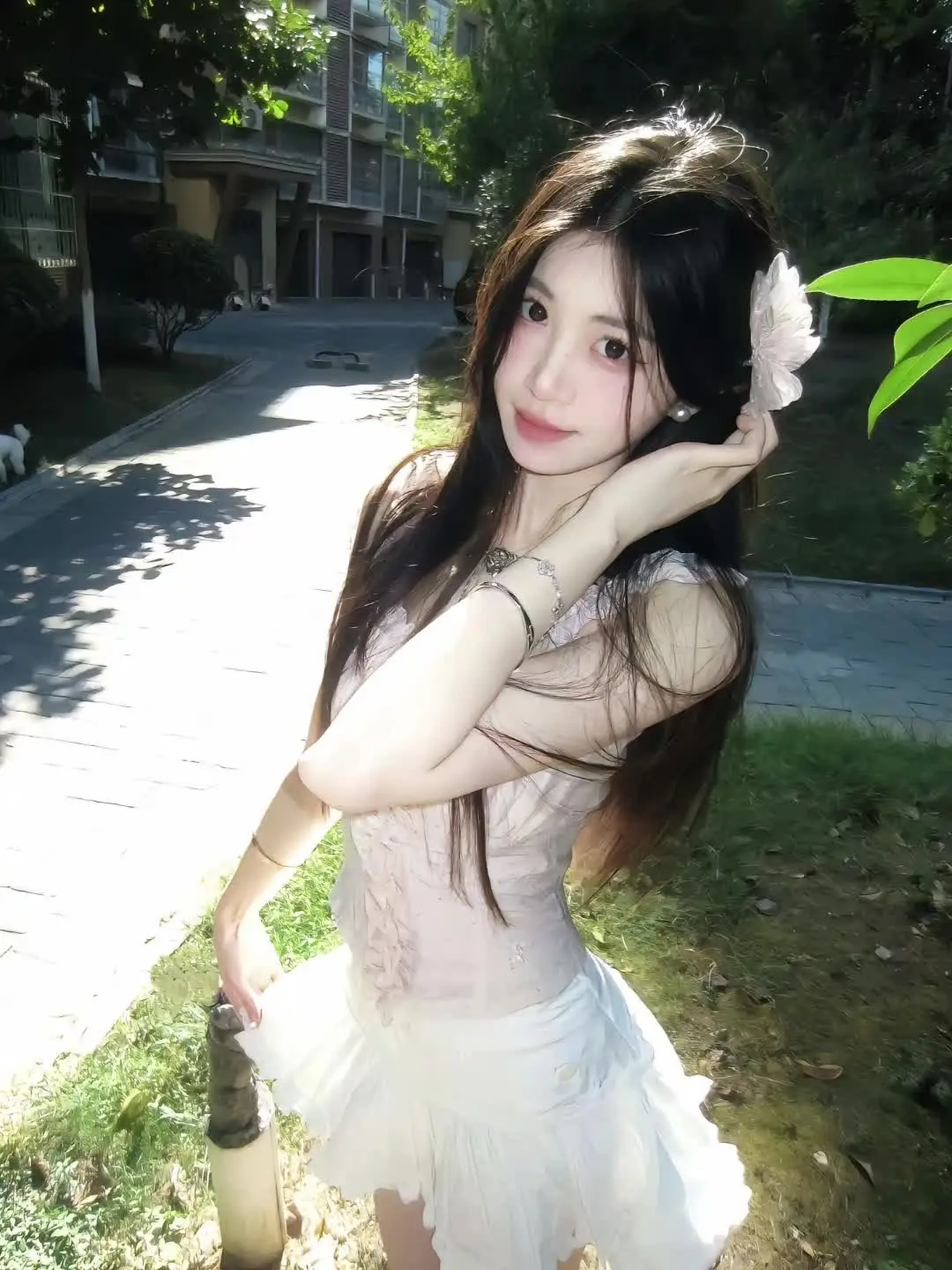 你像阳光一样出现 于是枯木逢春.