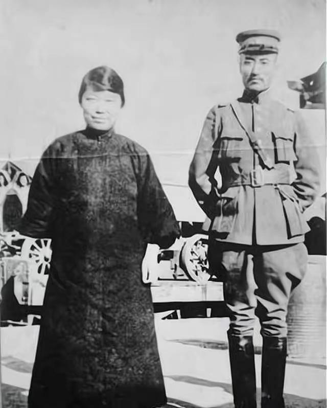 自古道，娶妻娶贤。与张学良亦师亦友的郭松龄反叛奉军失败，携妻逃亡在一农民菜窖被活