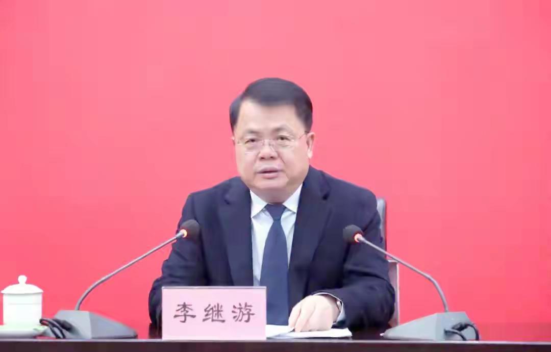 河南辉县市委原书记李继游为何被罢免河南省人大代表职务？
辉县市委原书记李继游于2