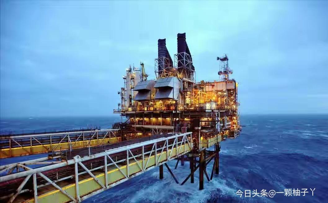 美伊局势一紧张，国际油价直接“起飞”，布伦特原油一度大涨近13%，市场都在担心霍