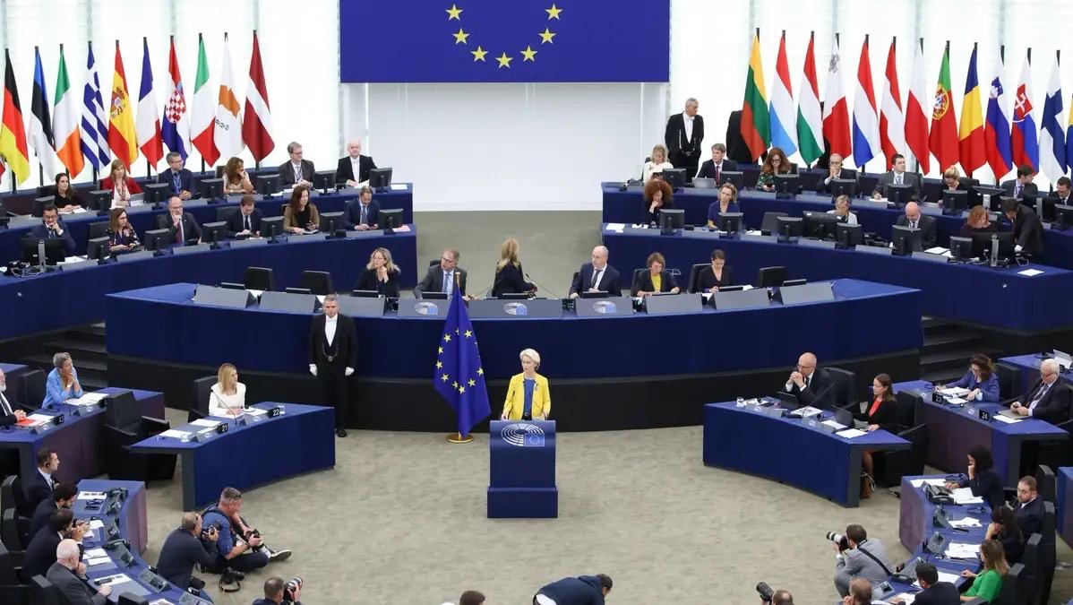 会议展示着底气
      布鲁塞尔的欧盟峰会例程举行，在主要方的策动引领下，几