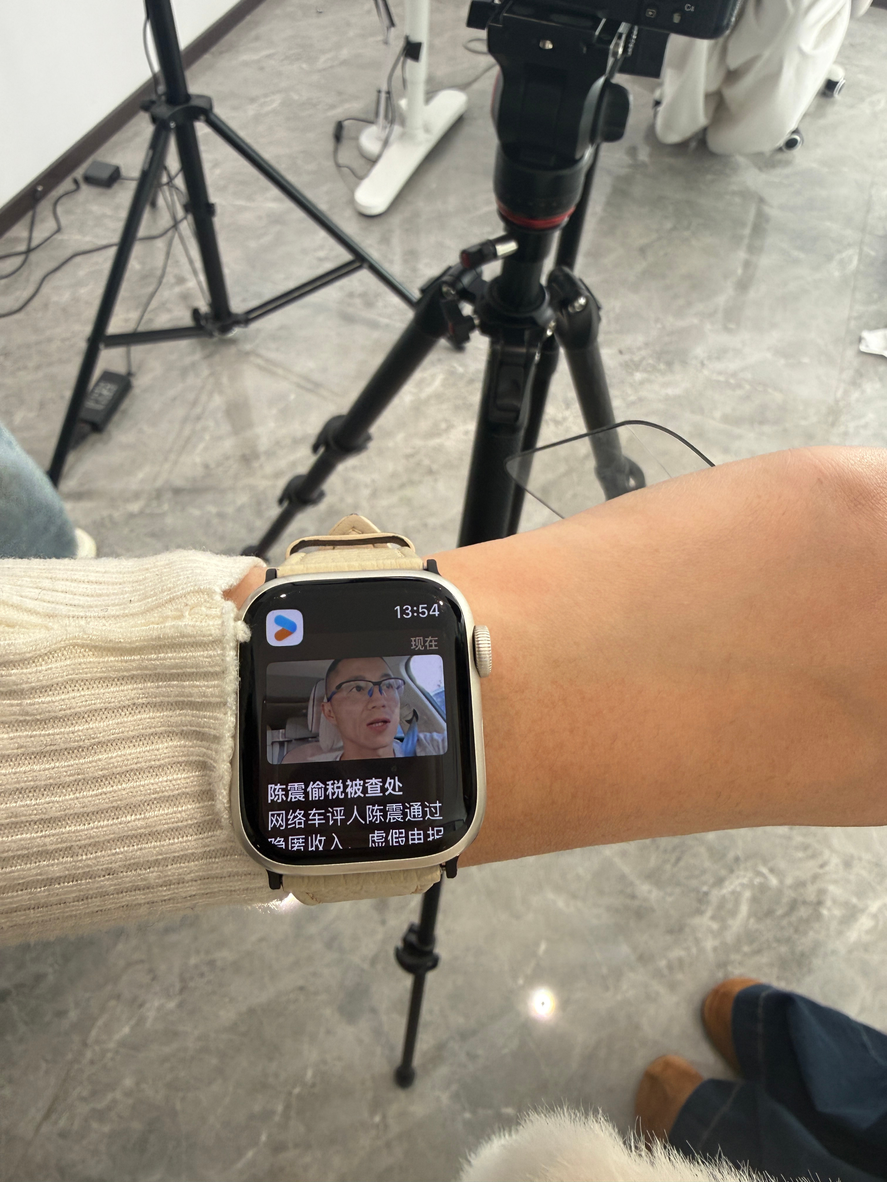 震哥影响力在线，正在这拍摄呢，优酷提醒我看陈震偷税案视频