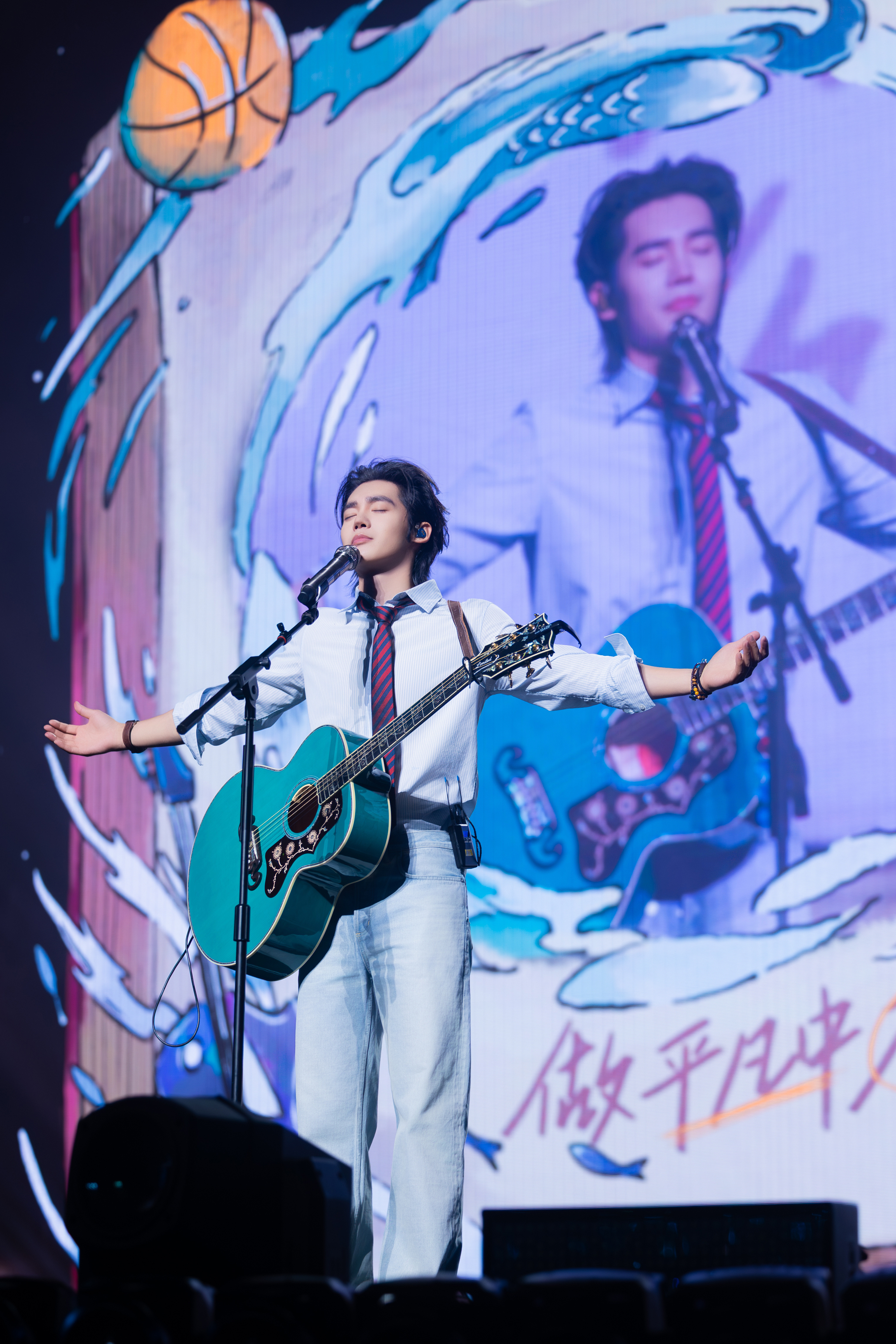 于适首场演唱会“适诗”合肥站舞台图集，在盛大的个人音乐舞台当然也要帅气满分，合作