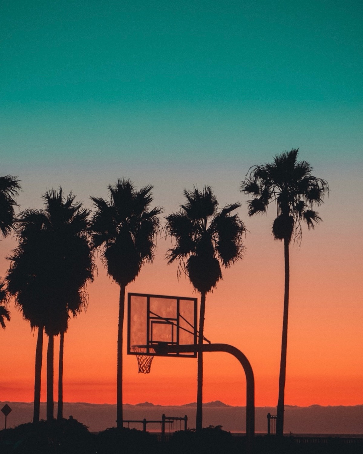 生活中，人人都不易。愿你做自己的太阳，去遣散生活的阴霾黑暗，去驱赶人生的冰霜雪雨