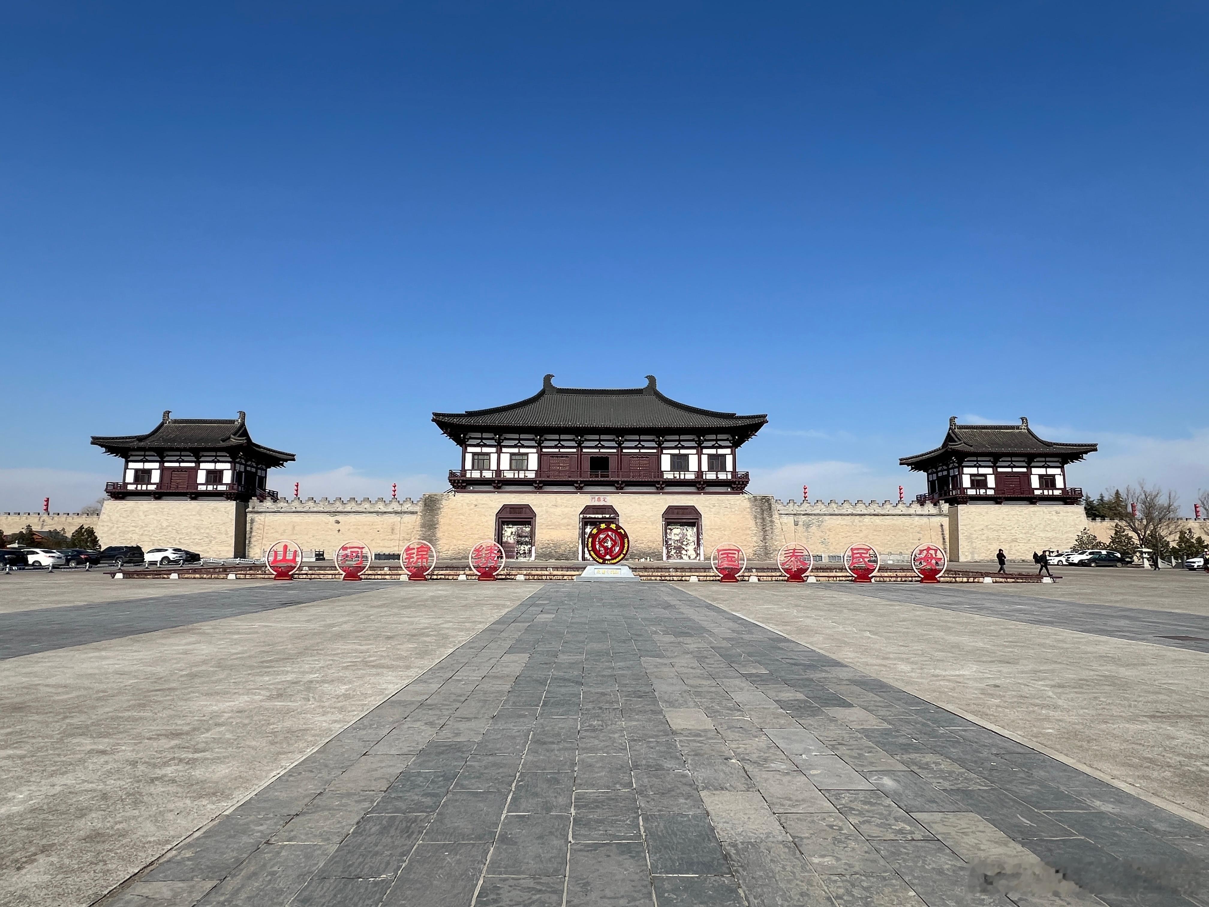 洛阳天街这是要建坊门和望楼啊，坊墙也修起来了 ​​​