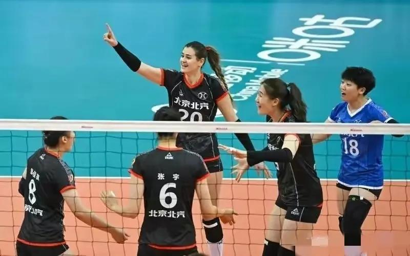 2023女排联赛名次预测：
1、天津女排：虽然江苏上海也有冠军可能，但相对来说天