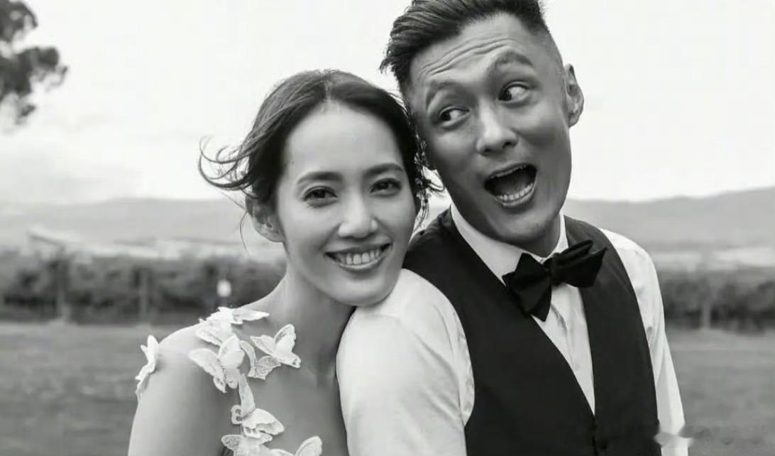 余文乐宣布离婚居然离婚呢？不过这今年他的作品少了之后对他的关注也少了他年轻的时候