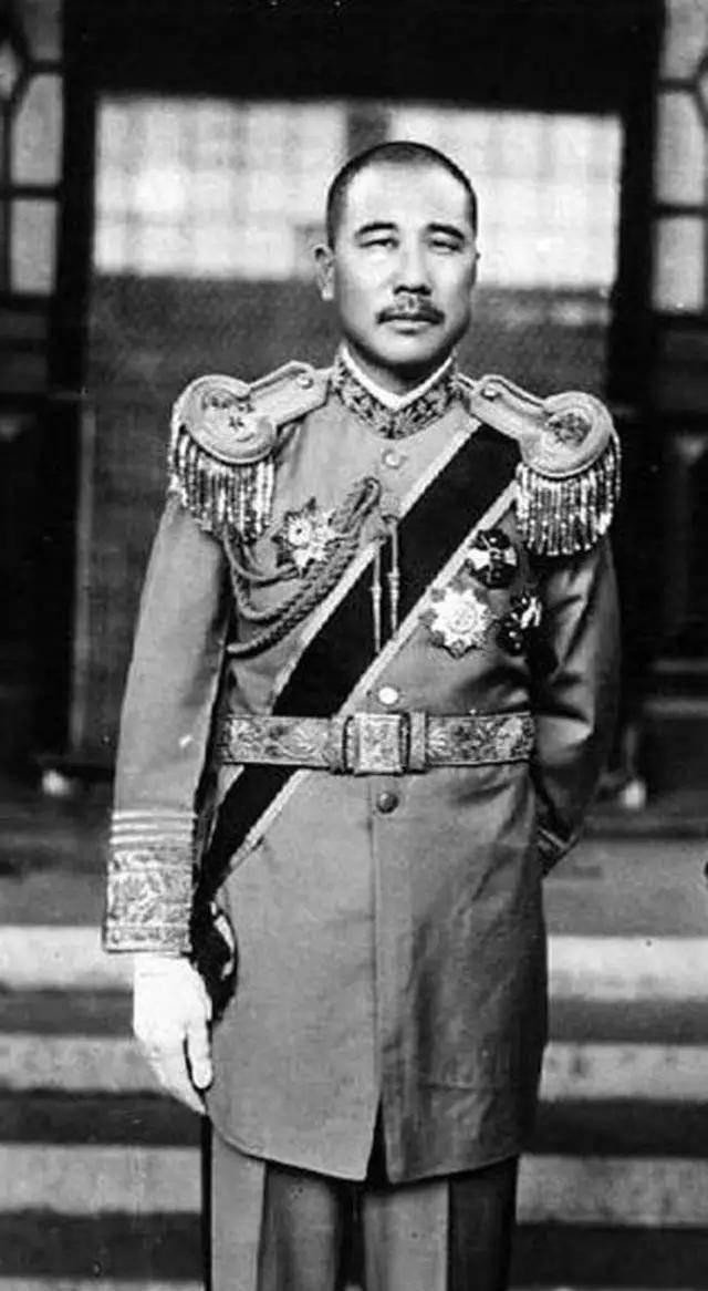 张宗昌有多变态？求雨不成炮轰龙王。他是我国近代史上的大军阀之一，也是军阀里最荒谬