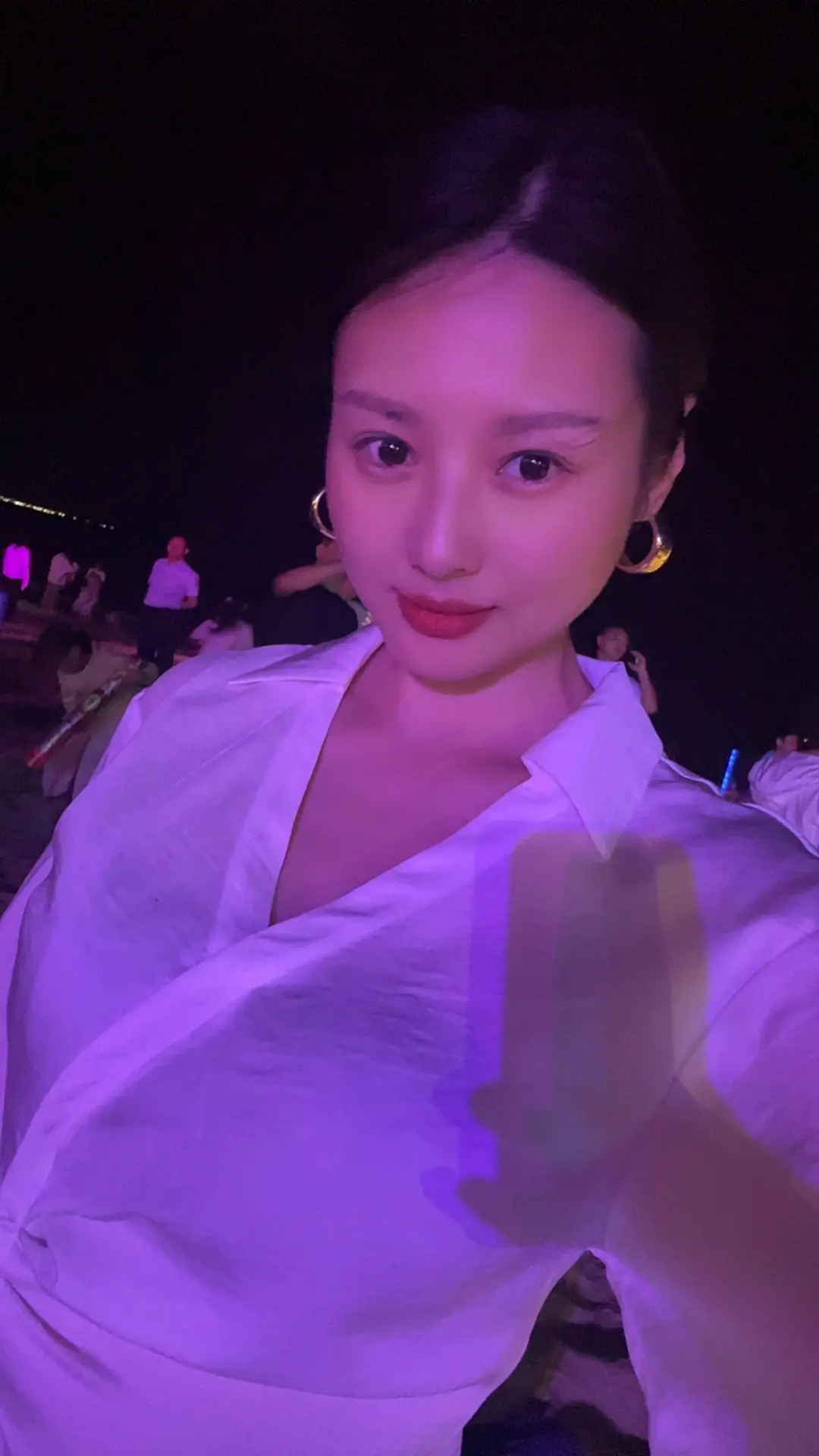 后来，我习惯了无人问津，便不再期待谁会懂我的欲言又止