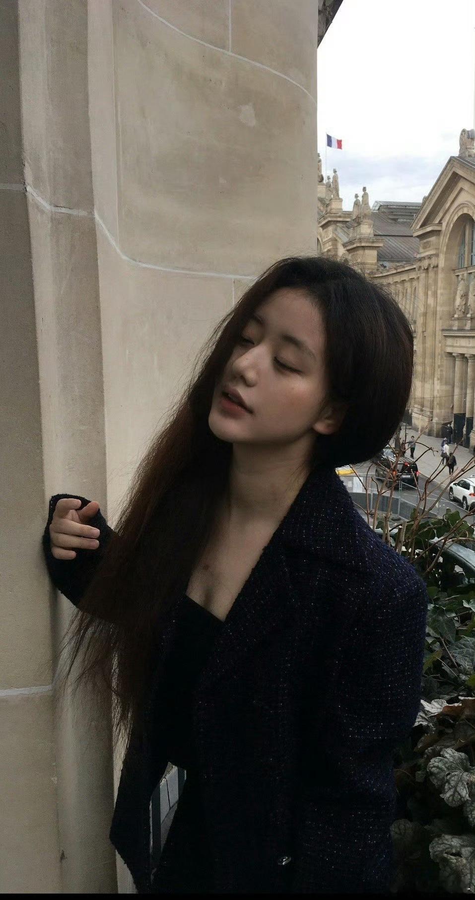 看到了吧，头发不顺其实根本不影响美女是美女。。。。。[泪] ​​​