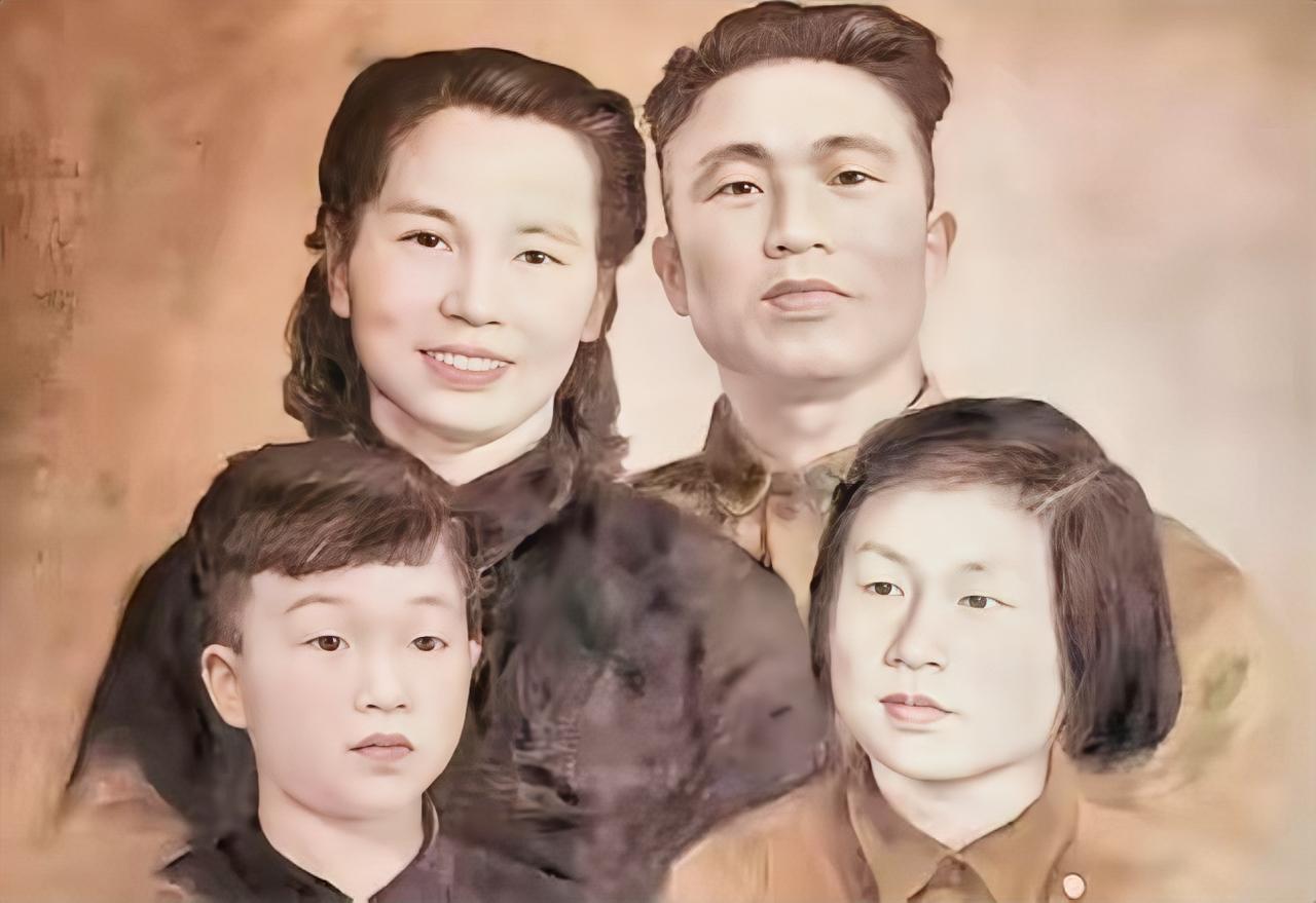 朱枫牺牲后，她的丈夫朱晓光悲痛欲绝。由于无法收回妻子的遗体，他让儿子朱明将妻子生
