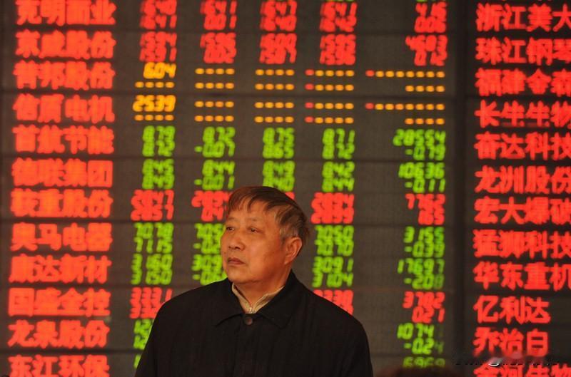 今天大盘走出了“大镰刀”形态，低点触碰4023点后被快速拉起，加上之前的两次试探