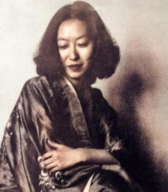 一个深夜，张爱玲主动挽留 65 岁的赖雅过夜，一夜之后便发誓要嫁给他，究竟发生了