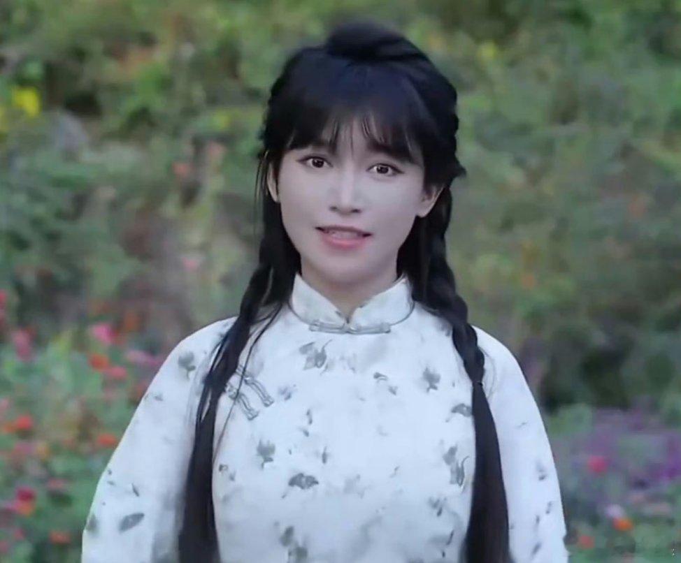 #李子柒现身强国熊猫周宣传视频#已经好久都没有看到李子柒的身影了，这一次她出镜是