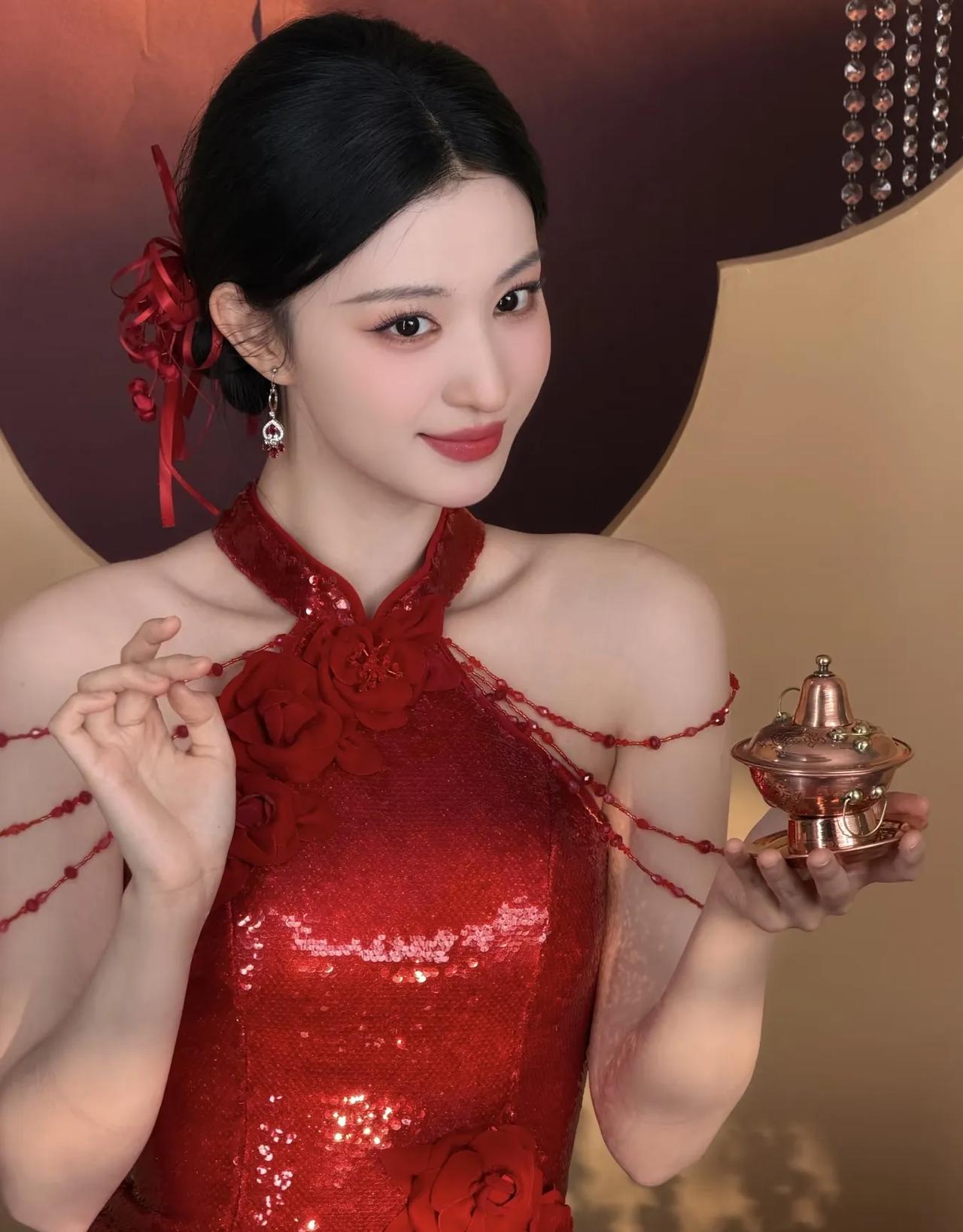 想不到，王楚然第一次去央视春晚，回来后感觉要准备升咖了。
王楚然和孟子义我觉得都