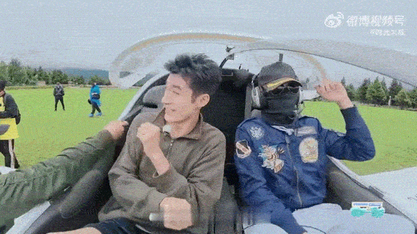 甘景武无条件相信余景天 余景天一句“开飞机带你兜风”，甘景武眼睛都不眨就应下了，