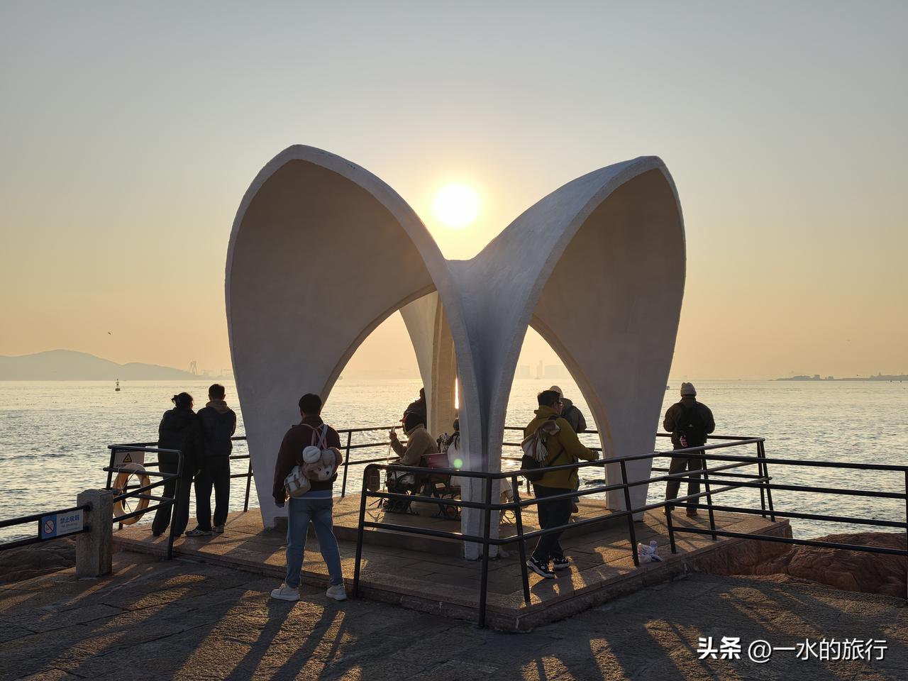 早7点，从小县城安丘出发，自驾大都市青岛，以特种兵式游玩，徒步打卡10多个网红景