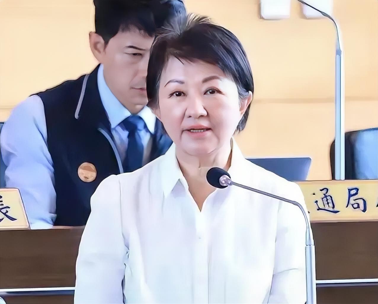 台中市长卢秀燕5月22日在议会备询时喊话，台“防长”顾立雄应尽速联络美国五角大楼