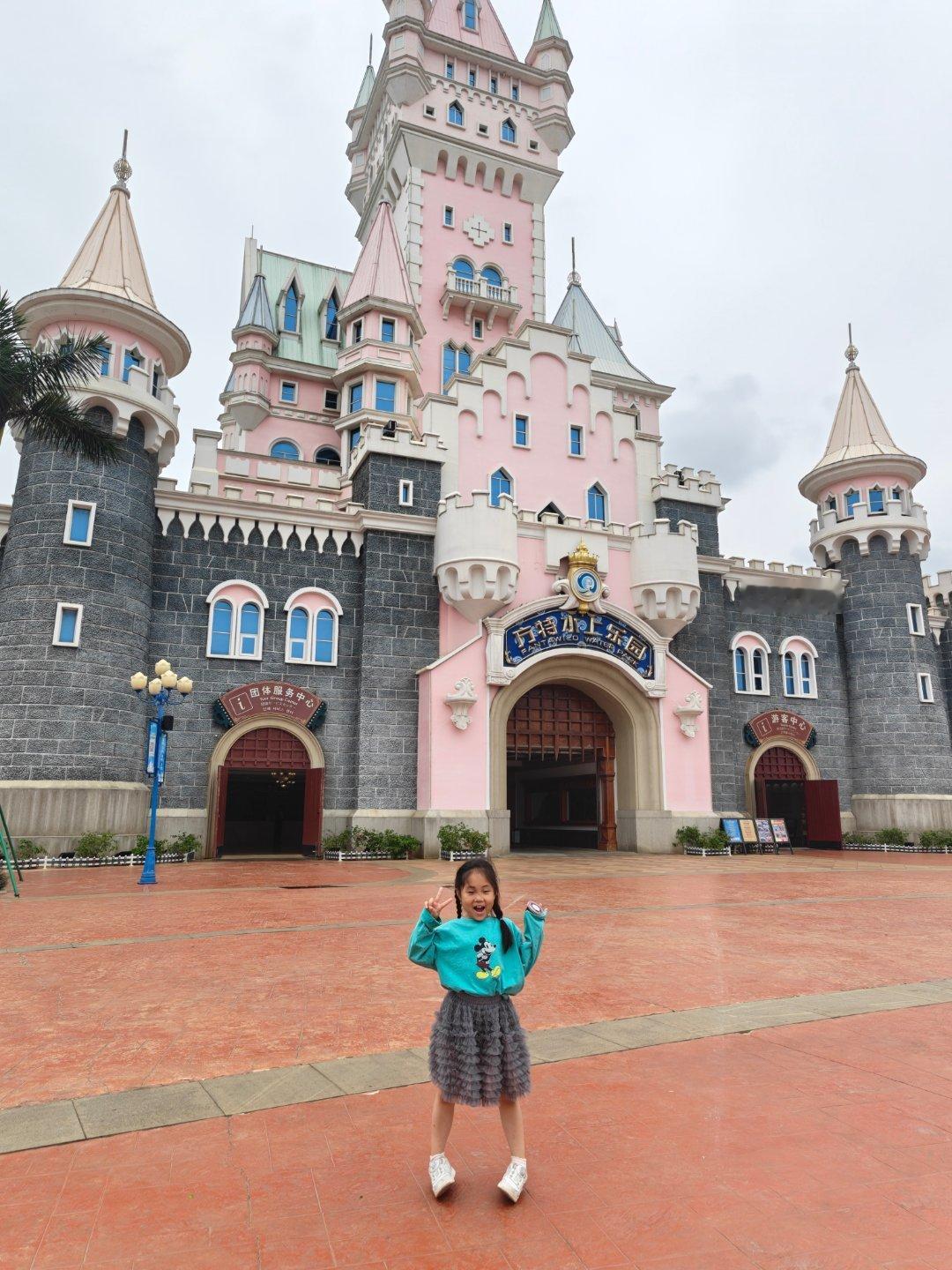 带希希来游乐园今天休息半天下午参加一个保时捷的车友活动 